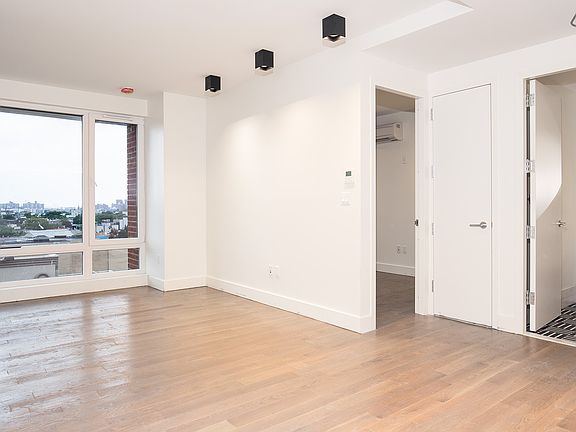 4th image of 1068 Fulton St #6B