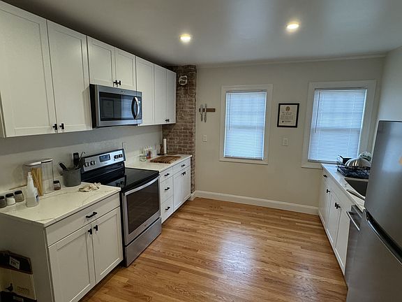 2nd image of 3 Holmes St #3