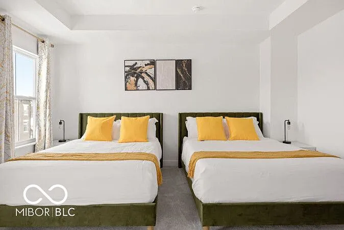 3 bed, 4.0 bath, 2240 sqft, $3,800 — Photo 2