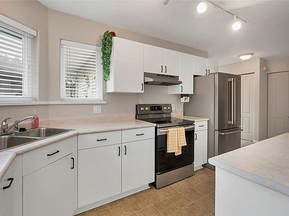 5th image of 396 Harrogate Rd #32