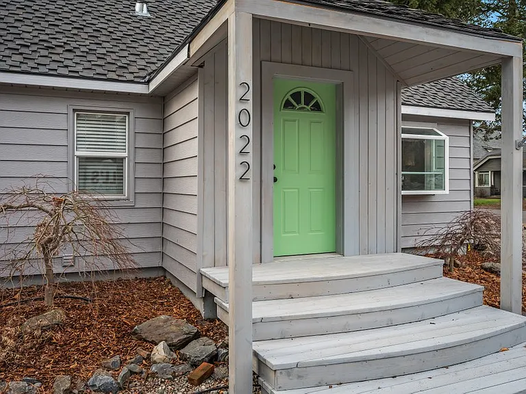 2022 E Front Ave — Photo 6