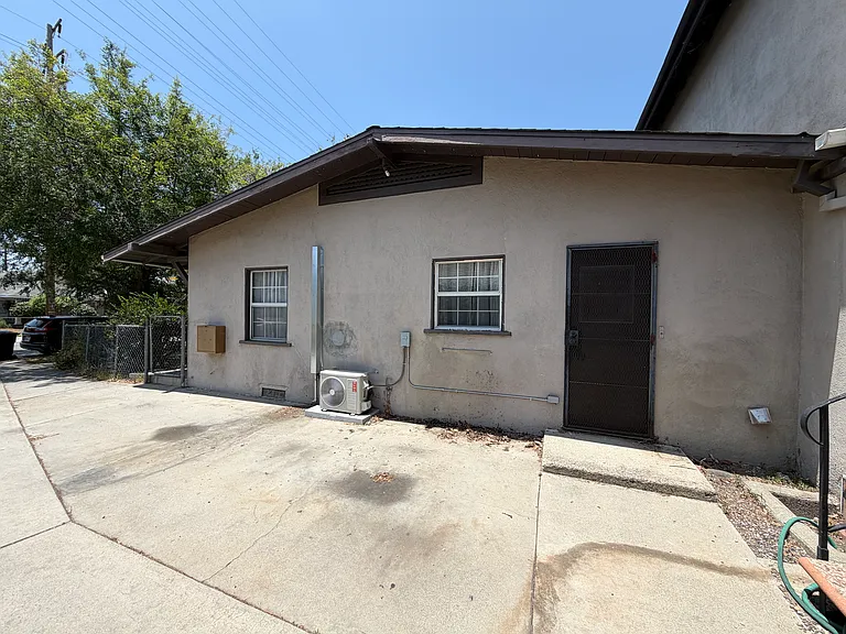 2033 Yosemite Dr — Photo 10