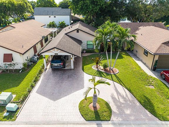 4th image of 5609 SW 97th Ter