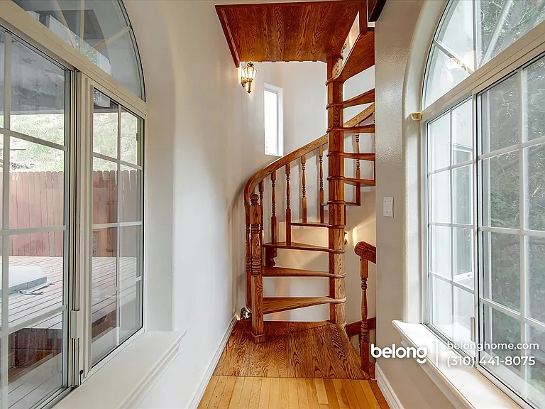 8527 Wonderland Ave — Photo 27