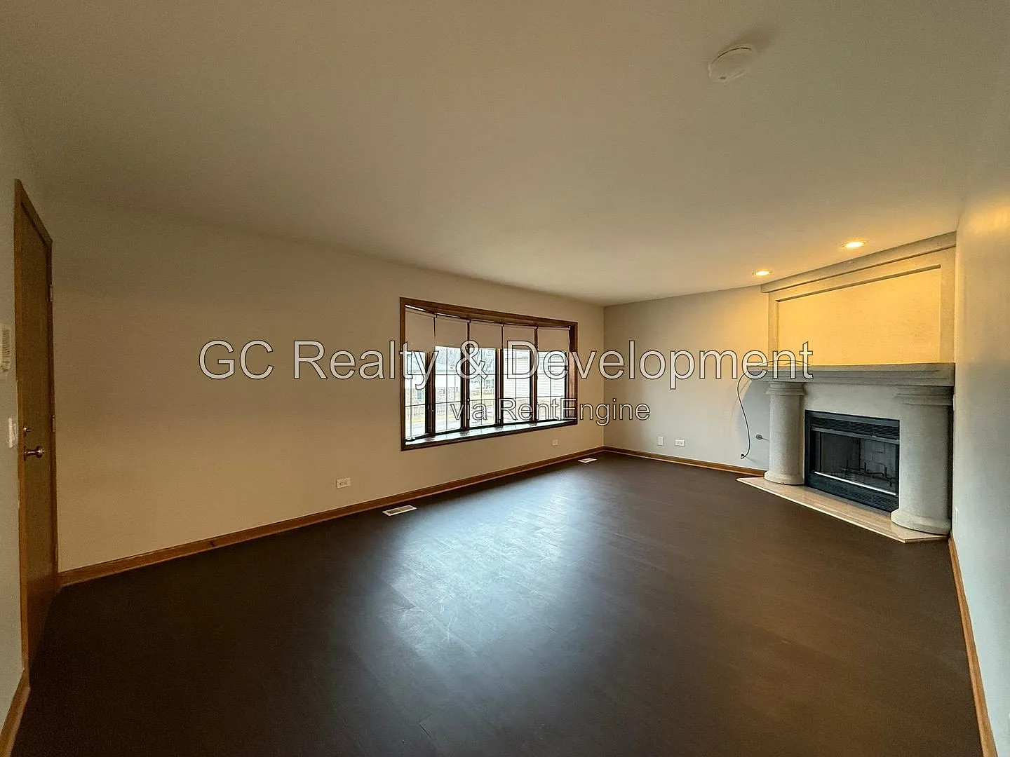 2 bed, 2.0 bath, 1800 sqft, $2,095 — Photo 4