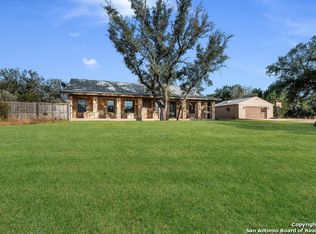 216 Oak Trail Dr, Pipe Creek, TX 78063