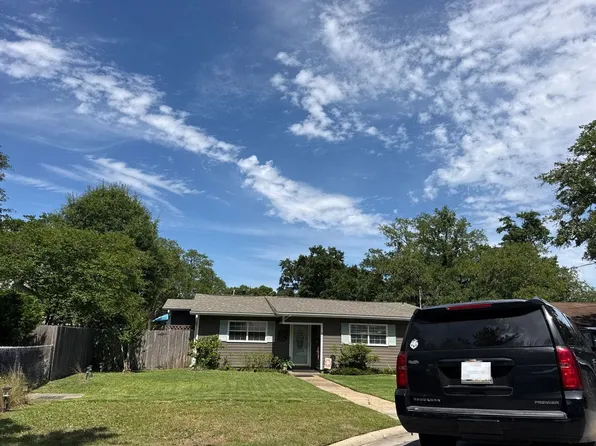 492 Oak Ln, Gulfport, MS 39507