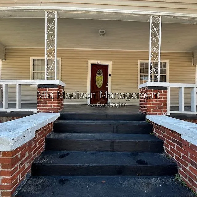 2 bed, 1.5 bath, $1,600 — Photo 2
