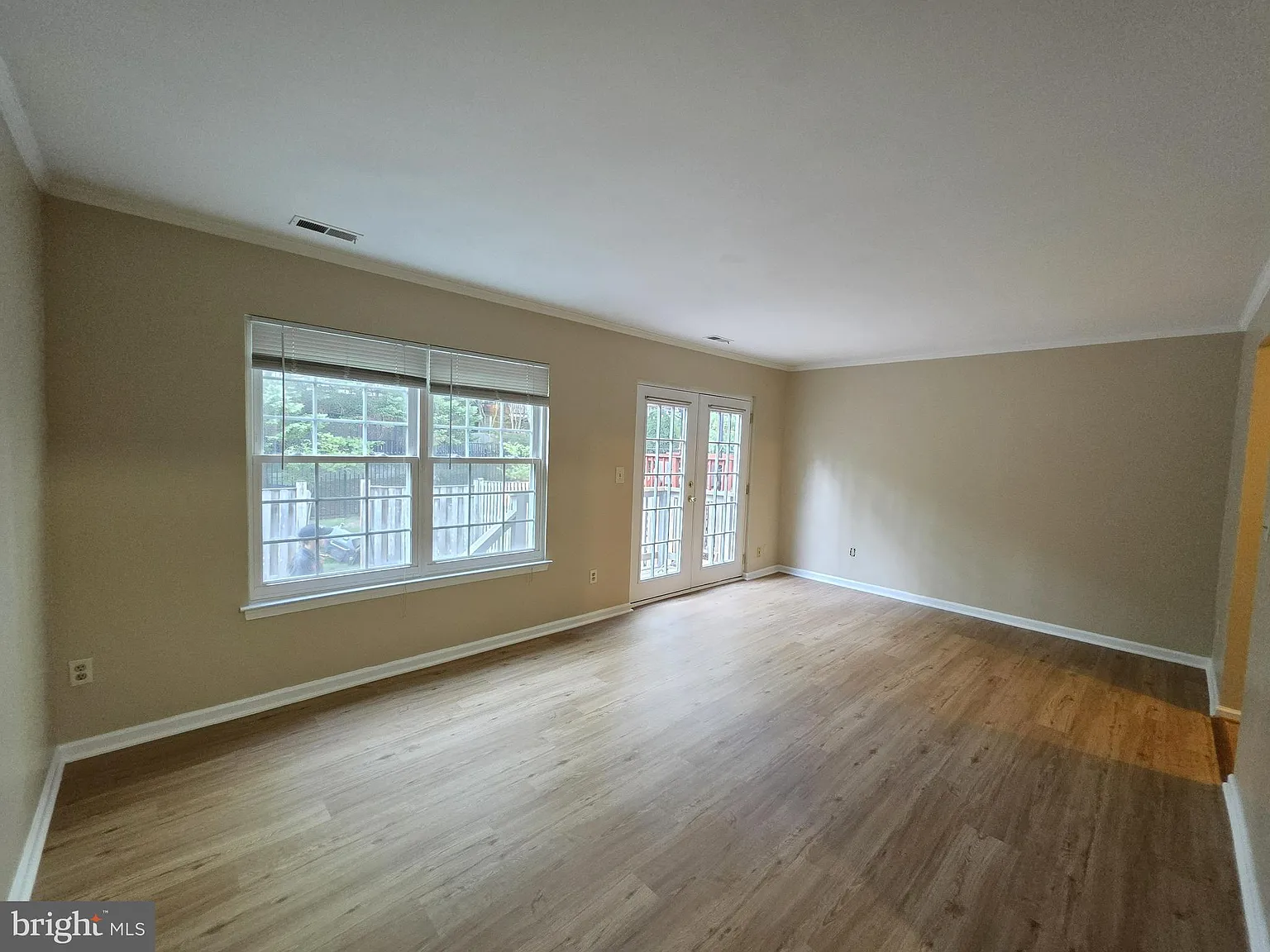 3 bed, 2.5 bath, 1580 sqft, $3,300 — Photo 3