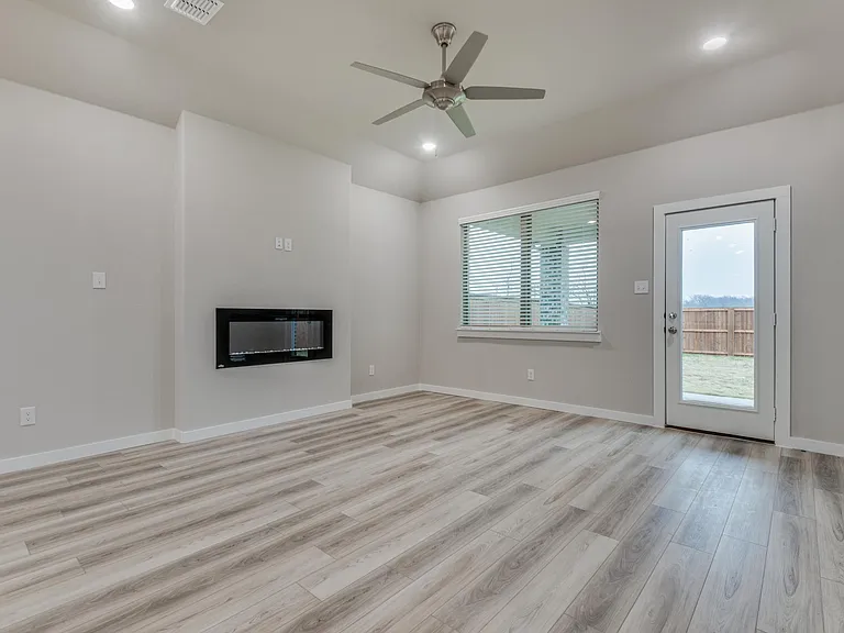2544 Rambling Rd — Photo 6