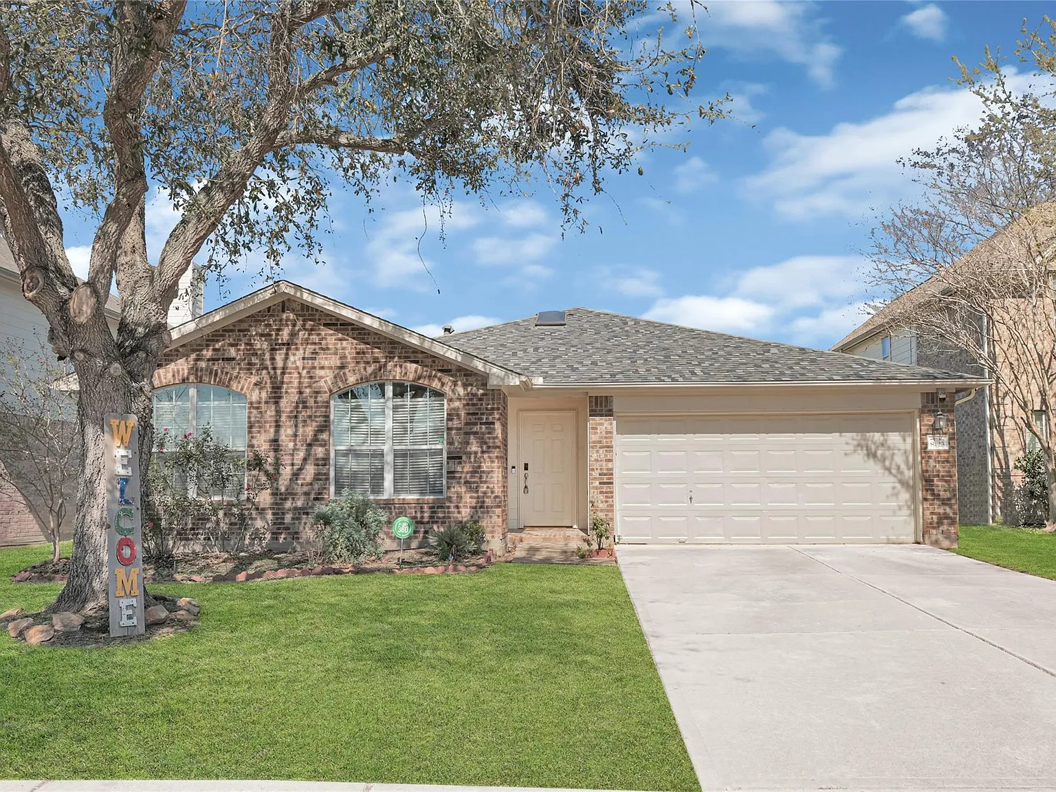 4 bed, 2.0 bath, 1762 sqft, $2,000 — Photo 1