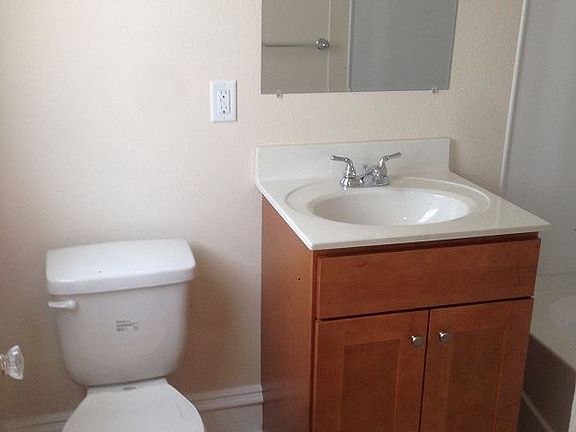 5th image of 4412 Grove Ave APT 02