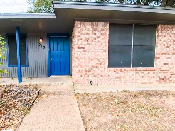 215 Yale Cir, College Station, TX 77840