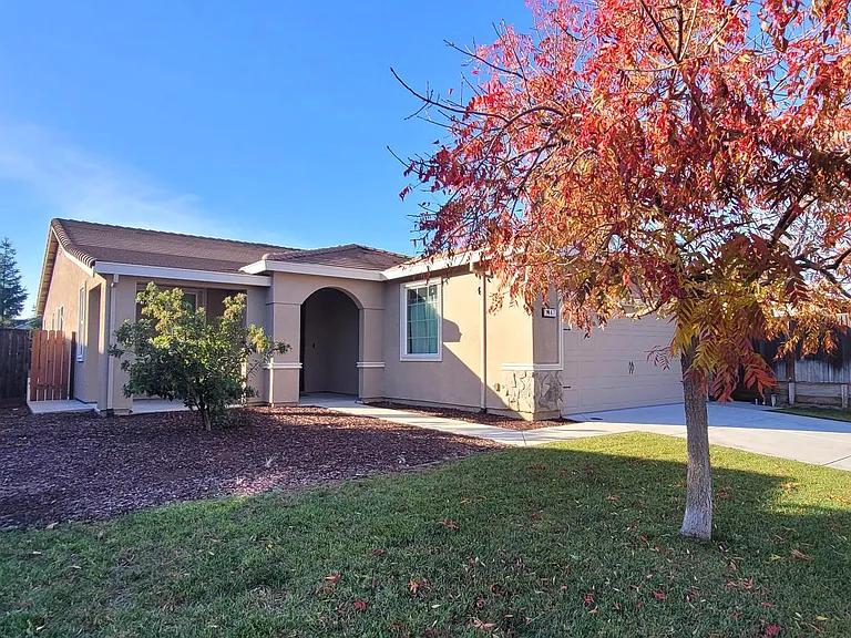 1447 Orgullo Ln — Photo 2