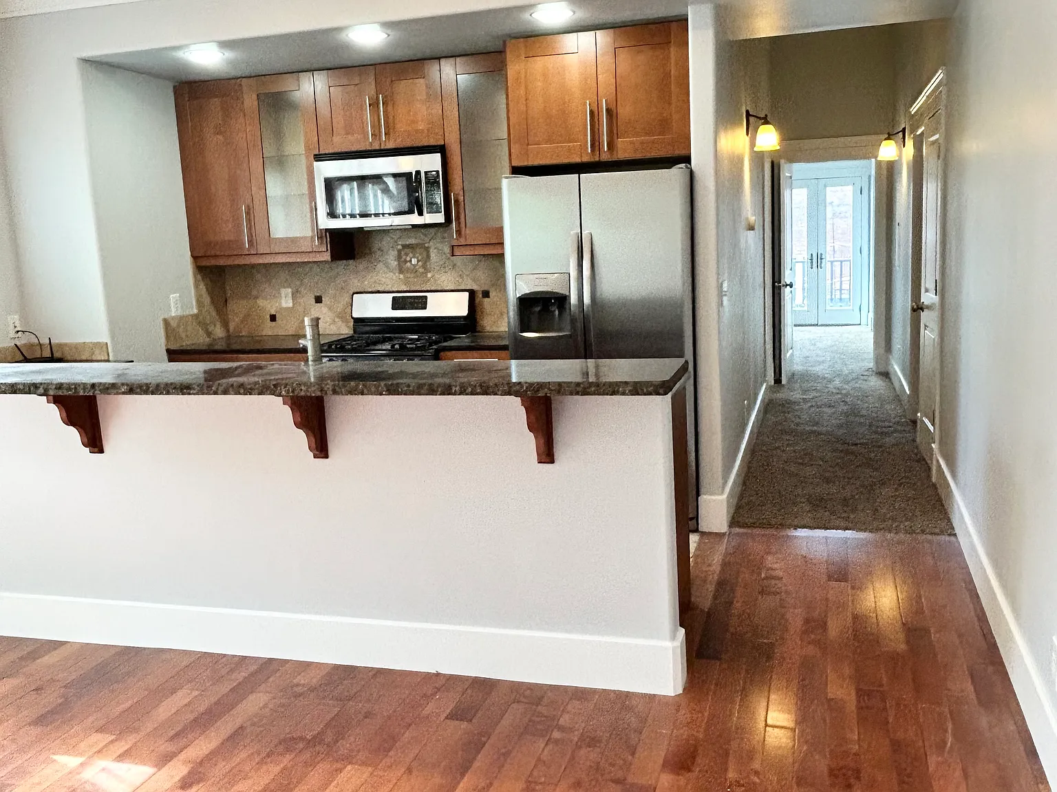 2 bed, 1000 sqft, $1,999 — Photo 2