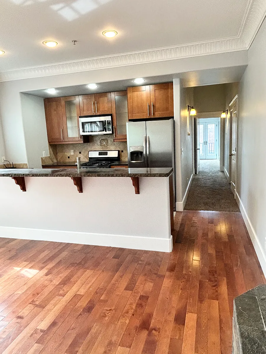Building Photo - 360 E 1st Ave #4