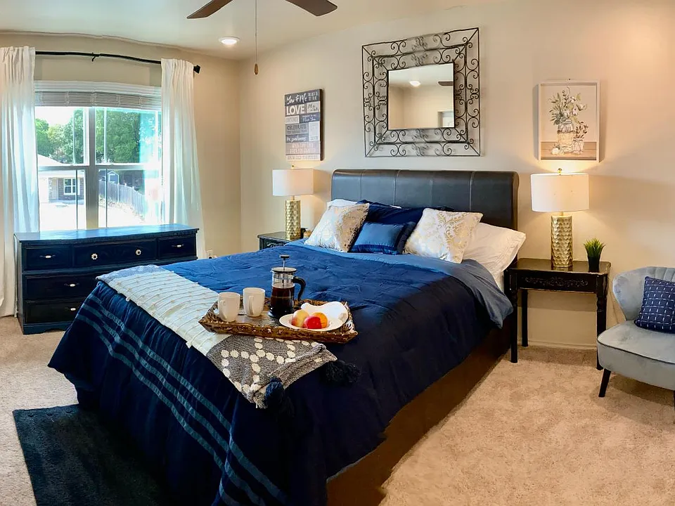 TV, Queen Bed, Walk-in Closet, Full Dresser, Master bath