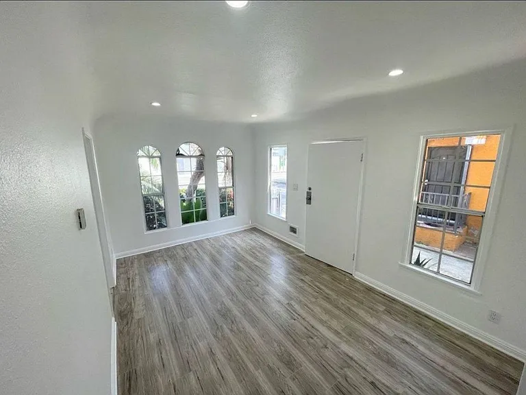 6215 Crenshaw Blvd #0 — Photo 1