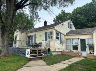 626 N 4th St, Savanna, IL 61074