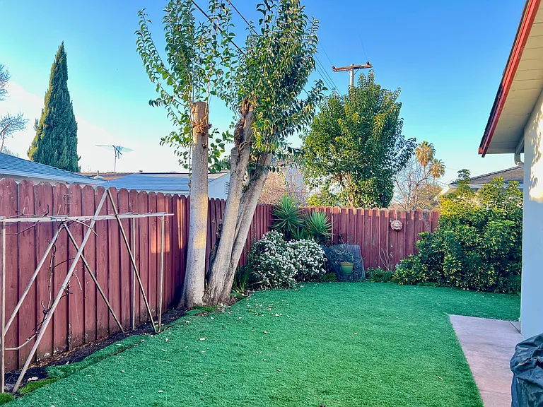 2212 Francis Ave — Photo 39
