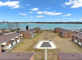 1900-E1 N River Rd #1, Marysville, MI 48040