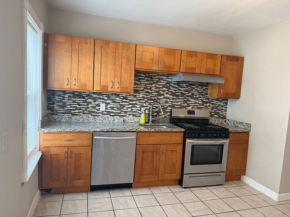1st image of 12 Fairmont Pl