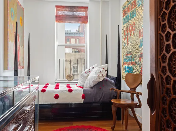 351 West Broadway image 7 of 9