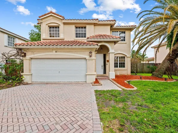 2010 NW 99th Avenue, Pembroke Pines, FL 33024