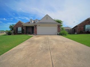1003 Midway Rd, Claremore, OK 74019