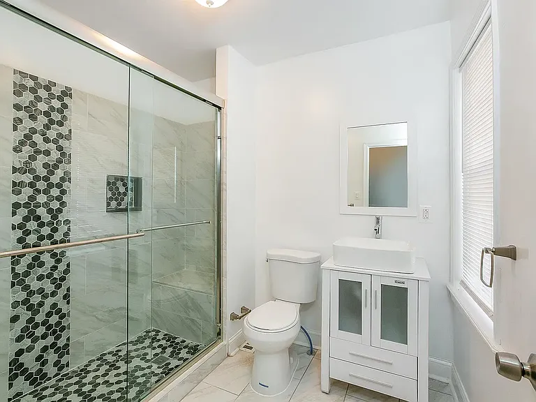 2811 E Venango St — Photo 3