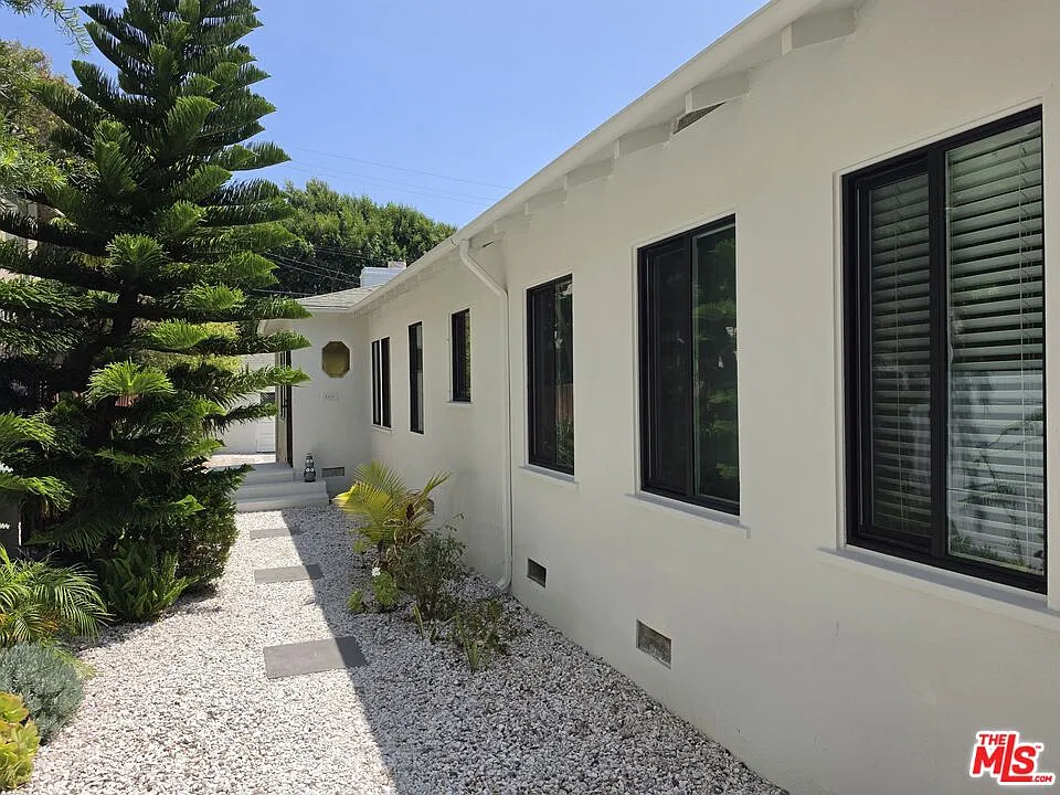 2 bed, 2.0 bath, 1000 sqft, $5,800 — Photo 3