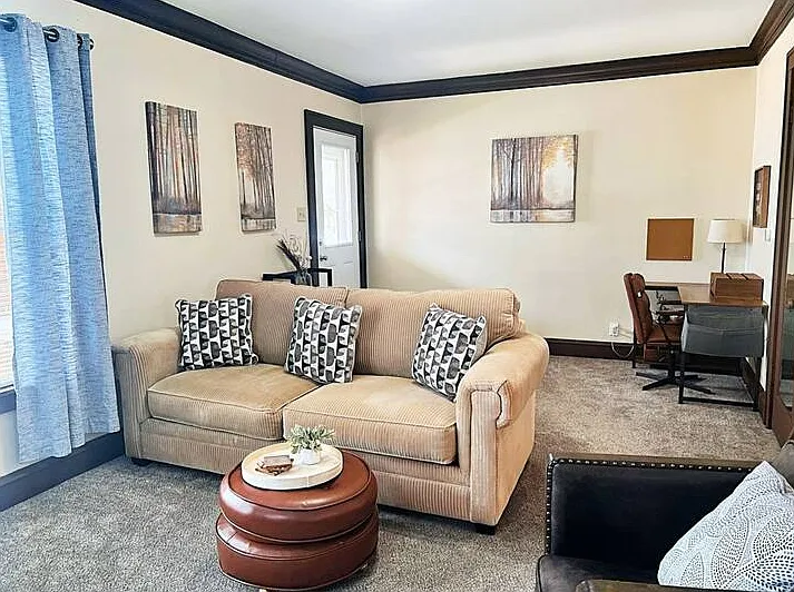 2 bed, 1300 sqft, $2,300 — Photo 2
