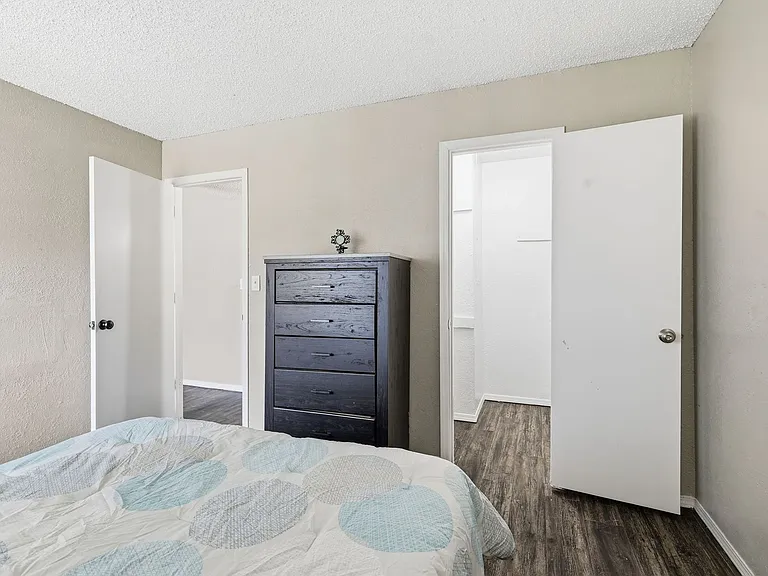 Woodland HIlls Apartments — Photo 19