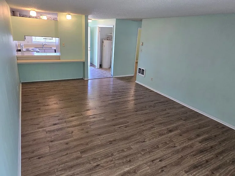 3224 Summers Ln — Photo 2