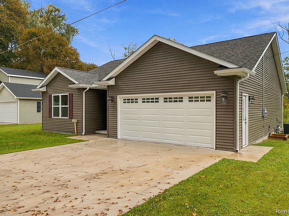 3rd image of 7339 Forest Dr