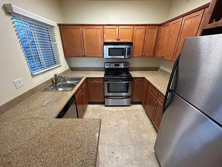 4400 S Jones Blvd #2052 — Photo 4