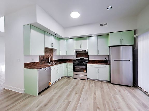 2nd image of 324 10th St #304