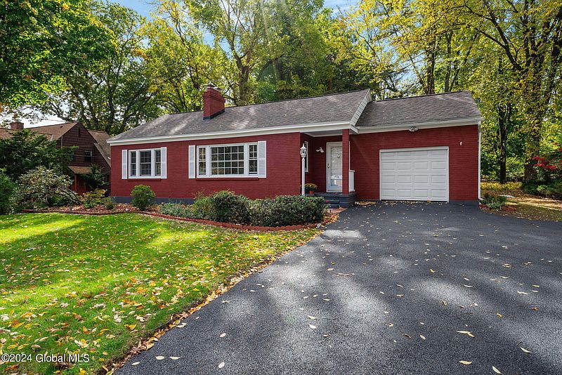 2nd image of 2976 Hillcrest Rd