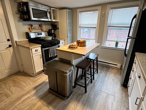 4th image of 1927 Washington St NE Unit 2