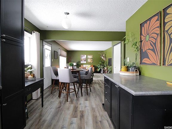 2nd image of 1110 Robin AVENUE