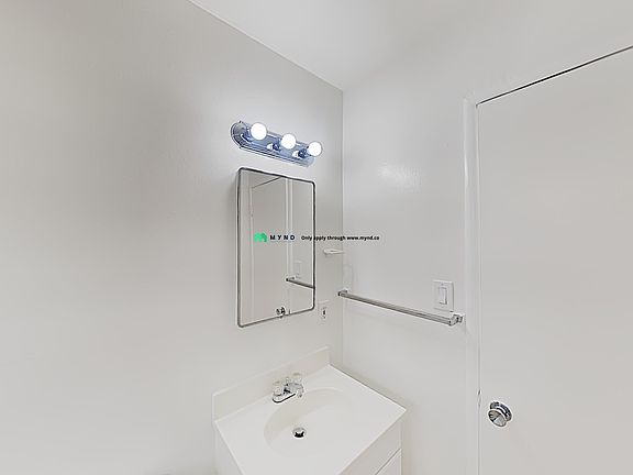 4th image of 3715 Lincoln Ave APT 3