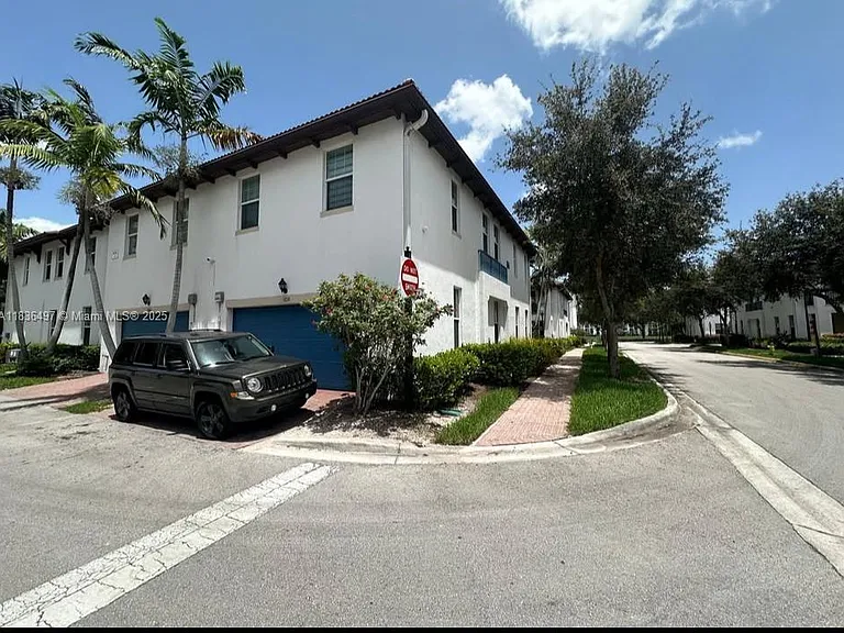 11838 SW 26th St — Photo 1