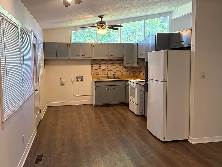 9414 Farnham Dr — Photo 3