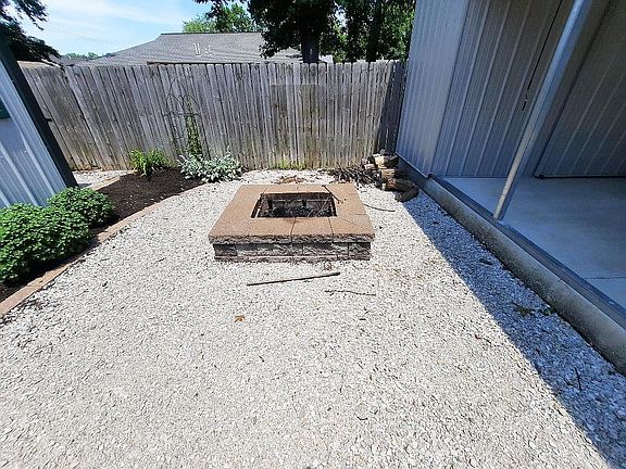 4th image of 2108 E Blackford Ave