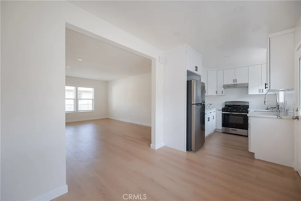 2 bed, 800 sqft, $2,200 — Photo 4