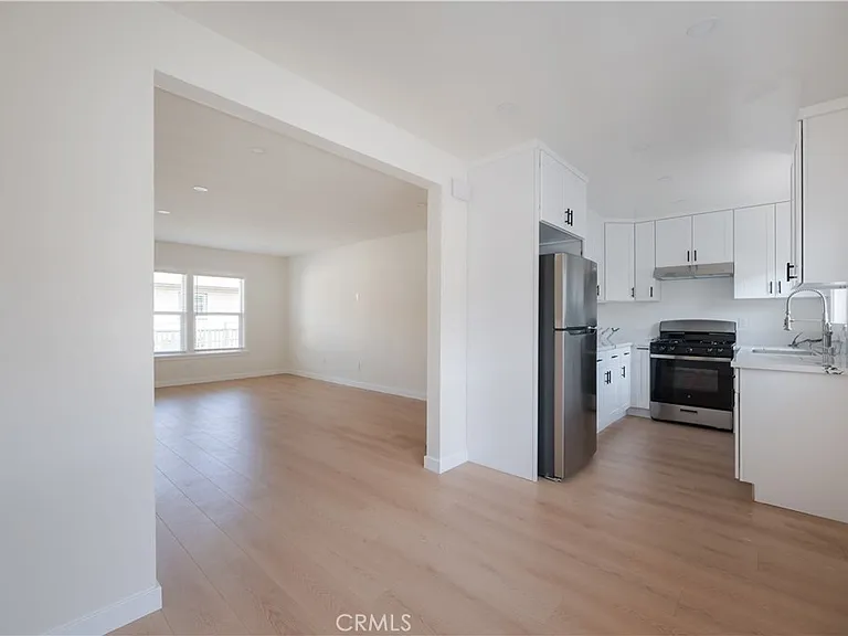 12237 Vanowen St #E — Photo 4