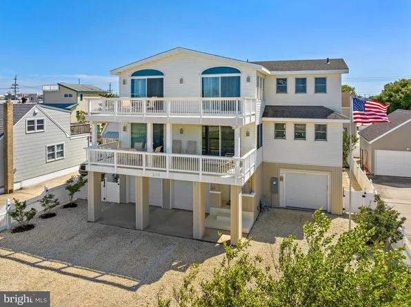 214 W 4th St, Ship Bottom, NJ 08008