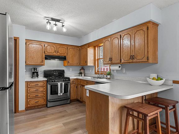 5th image of 711 303rd Ave NW