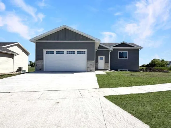 116 E Blue Bell Dr, Brookings, SD 57006