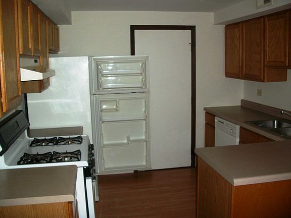 3rd image of 348 Kirkwood Cir